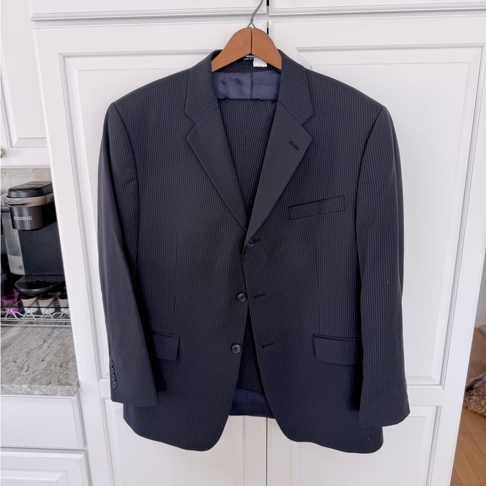 Calvin Klein navy blue pinstripe
42 short